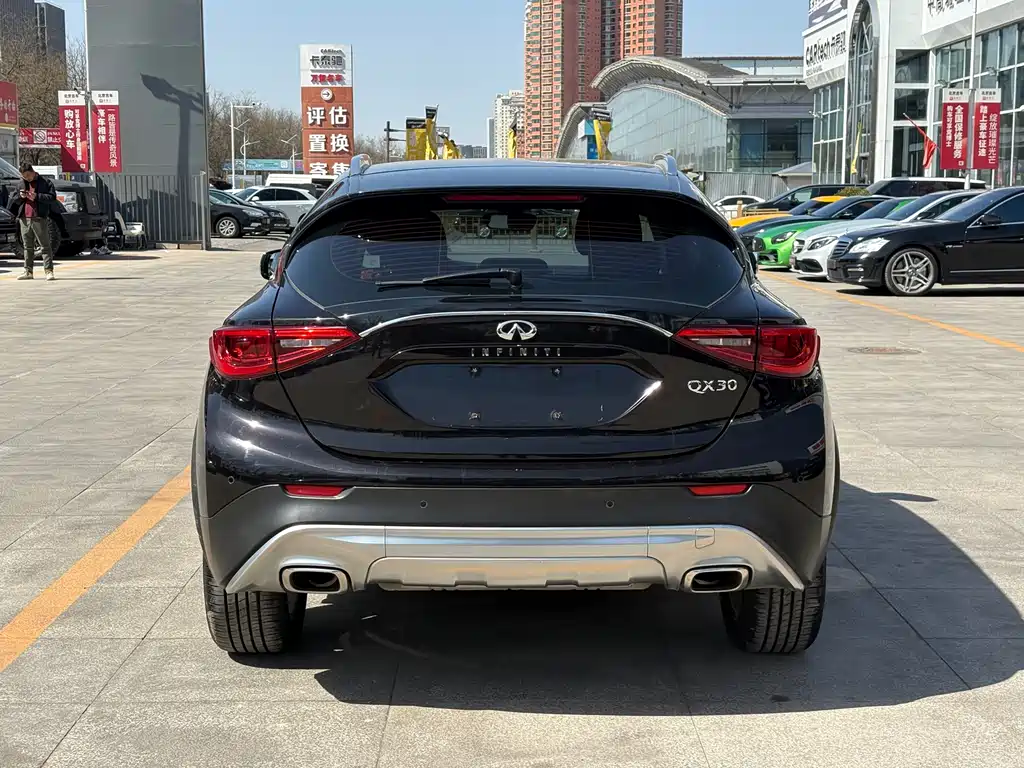 Infiniti QX30 1.6 T 2 WD Fashion