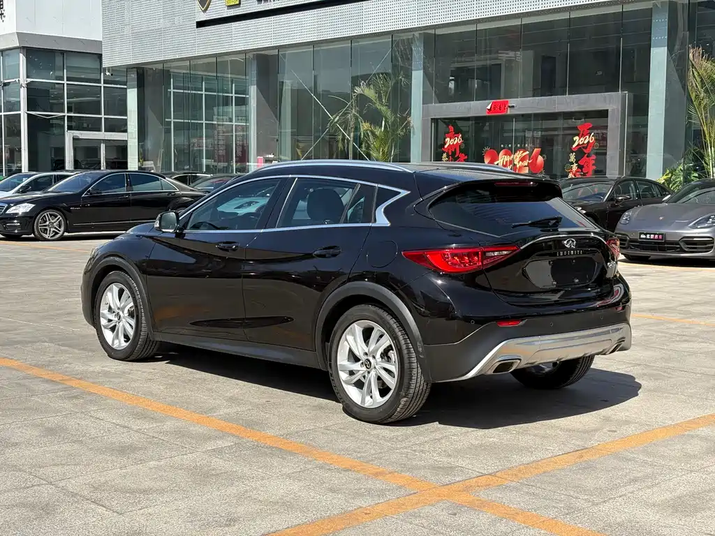 Infiniti QX30 1.6 T 2 WD Fashion