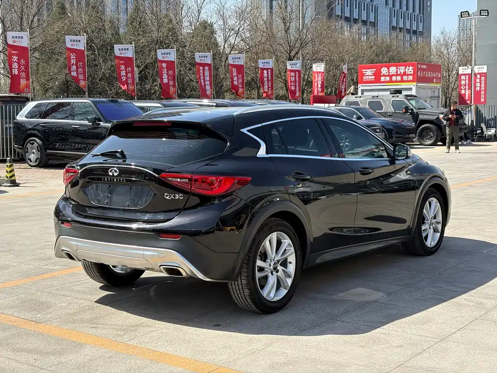 Infiniti QX30 1.6 T 2 WD Fashion