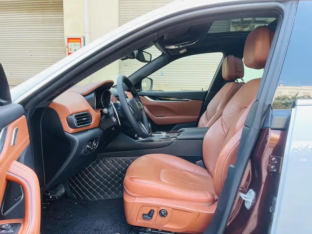 Levante 3.0 T Standard