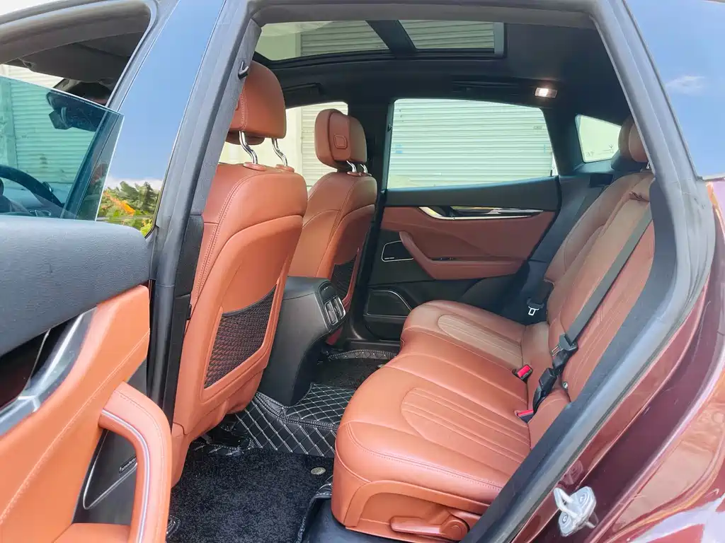 Levante 3.0 T Standard