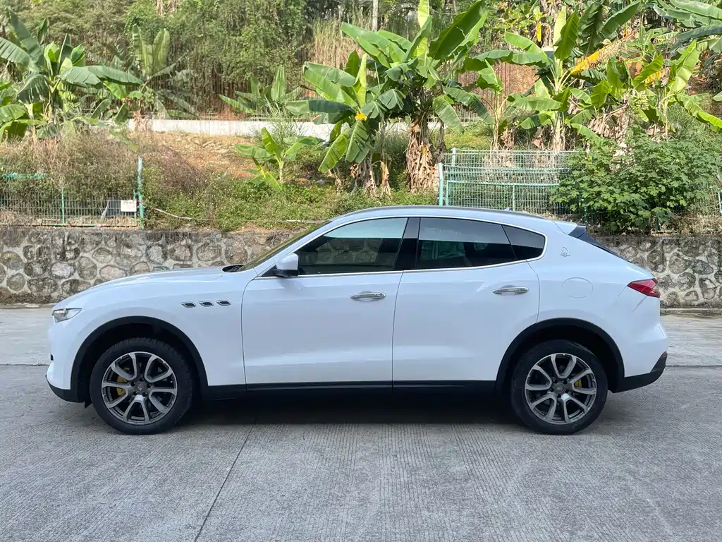 Levante 3.0 T Standard