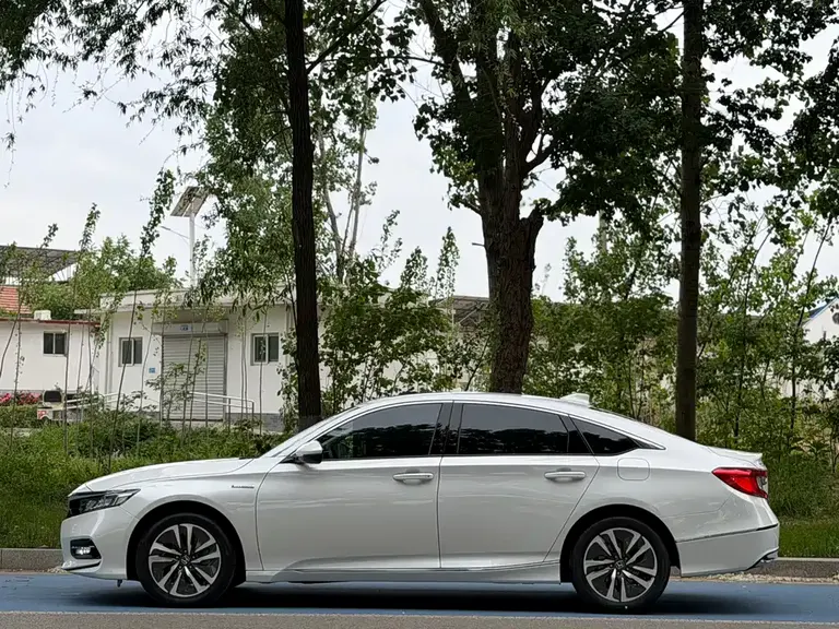 Honda Accord Sharp· Hybrid 2.0 L Sharp Leading CN-VI