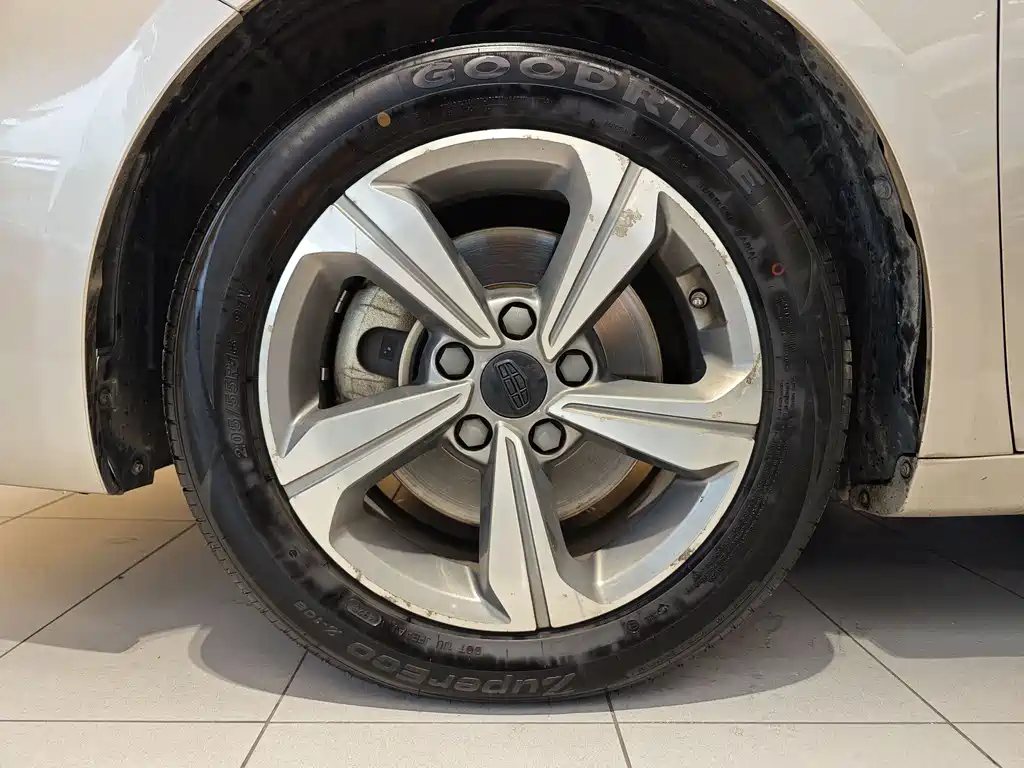 Emgrand GL 1.4 T DCT Elite Connected