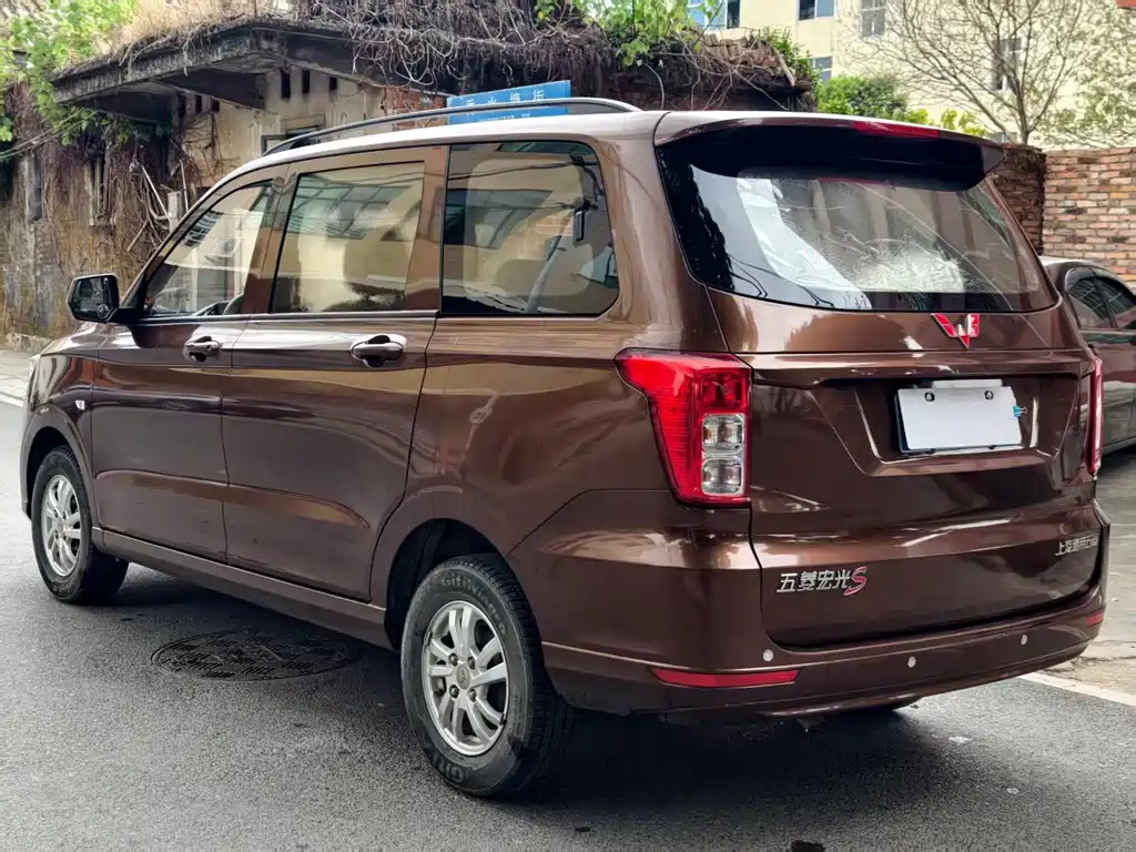 Wuling Hongguang 1.5 L S Standard CN-VI LAR