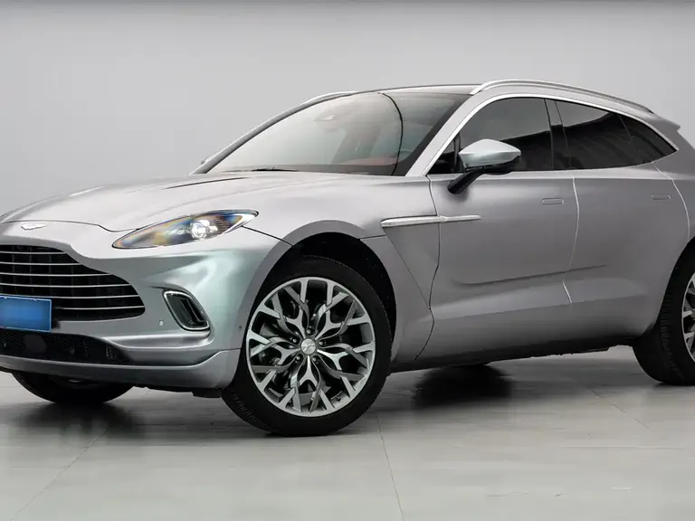 Aston Martin DBX 3.0 T STRAIGHT-SIX