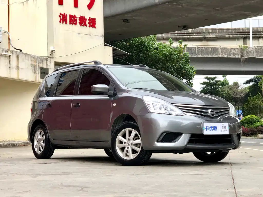 Livina 1.6 XE CVT Comfort
