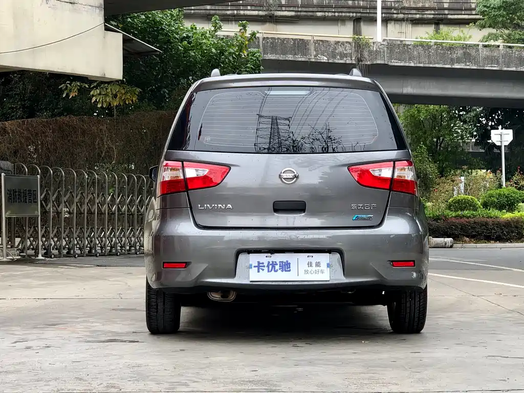 Livina 1.6 XE CVT Comfort