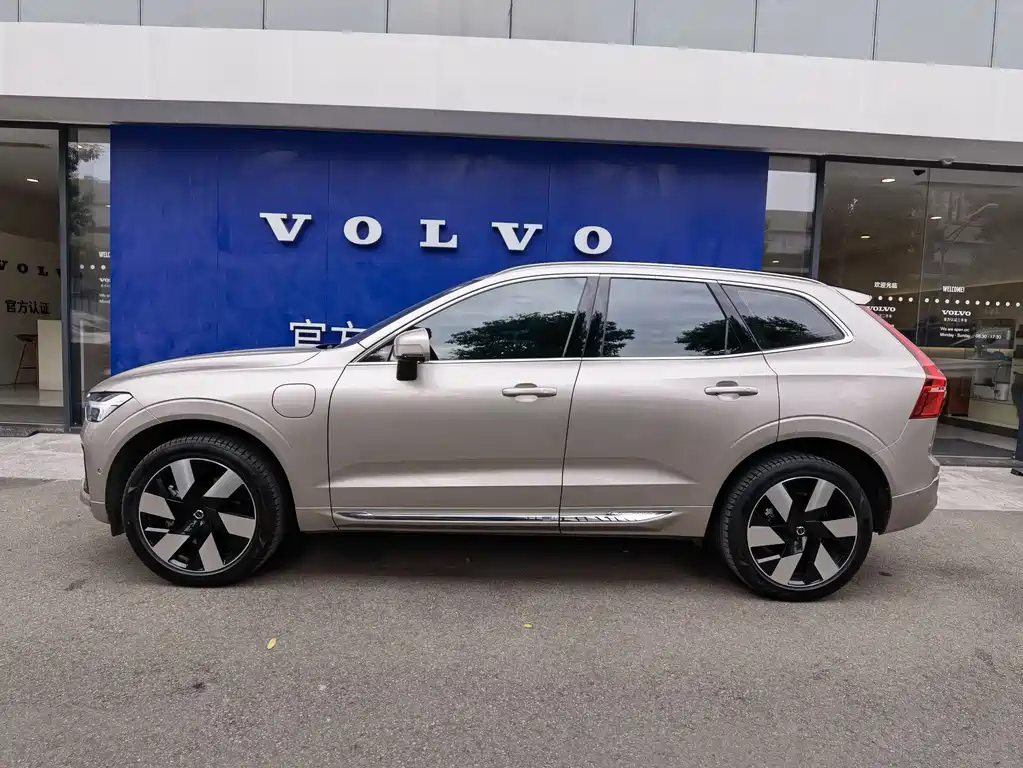 Volvo XC60 PHEV T8 PHEV Long Range 4 WD Smart Vision Luxury