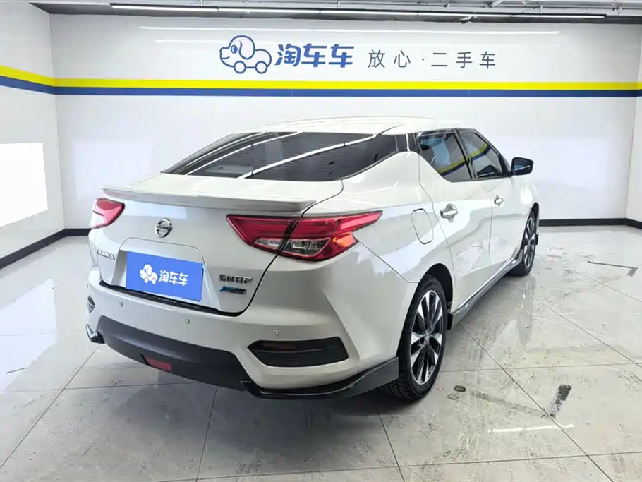 Lannia 1.6 L CVT Connected Smart Cool
