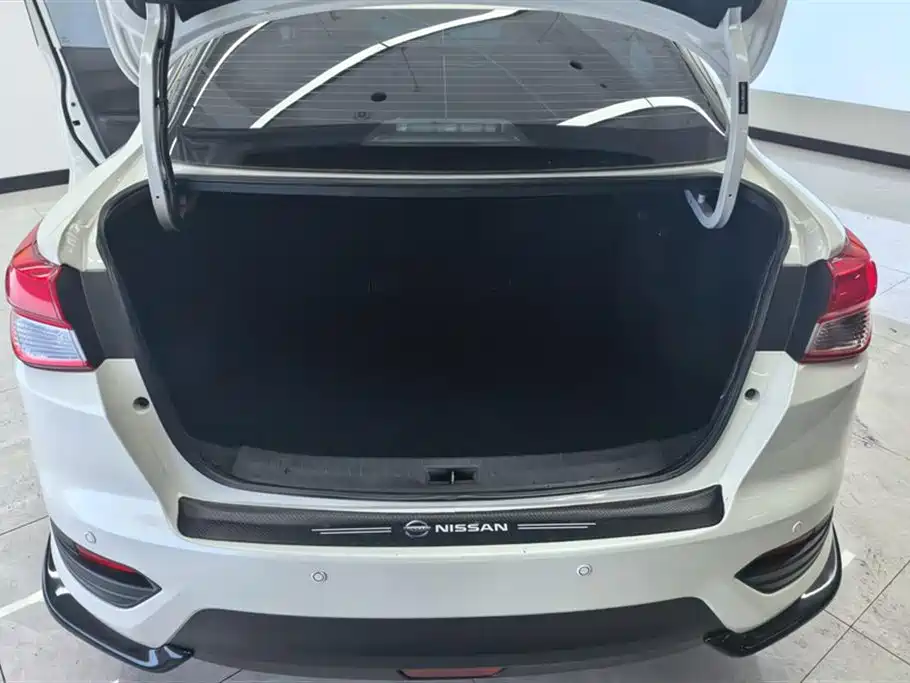 Lannia 1.6 L CVT Connected Smart Cool