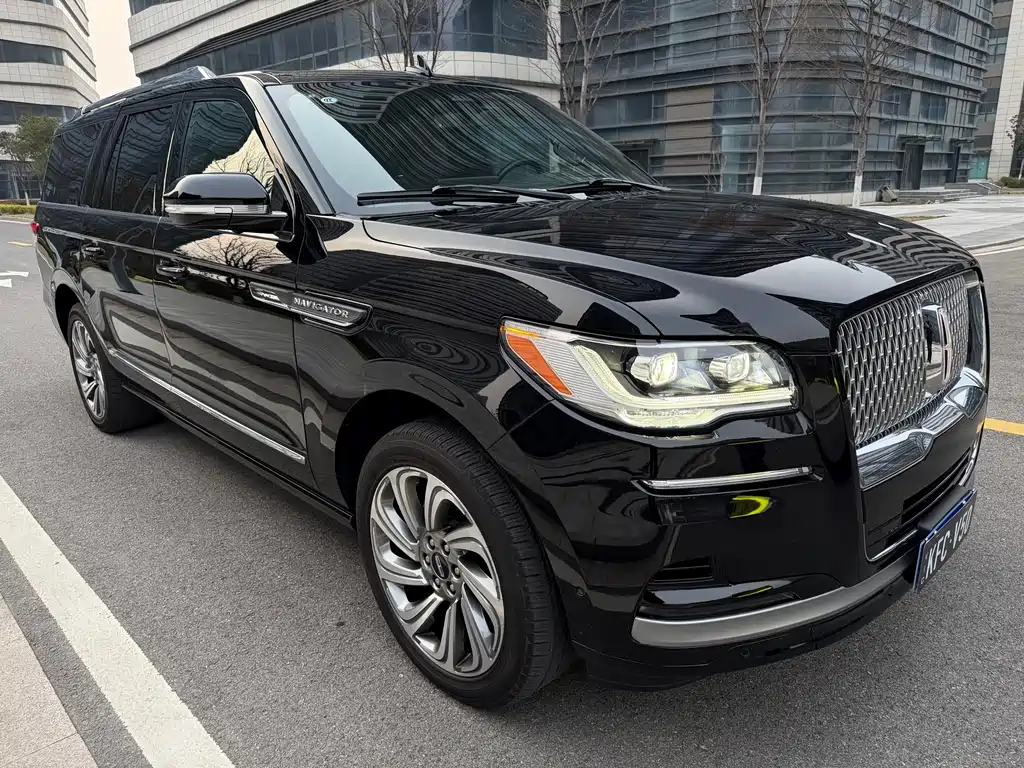 Navigator 3.5 T LWB President