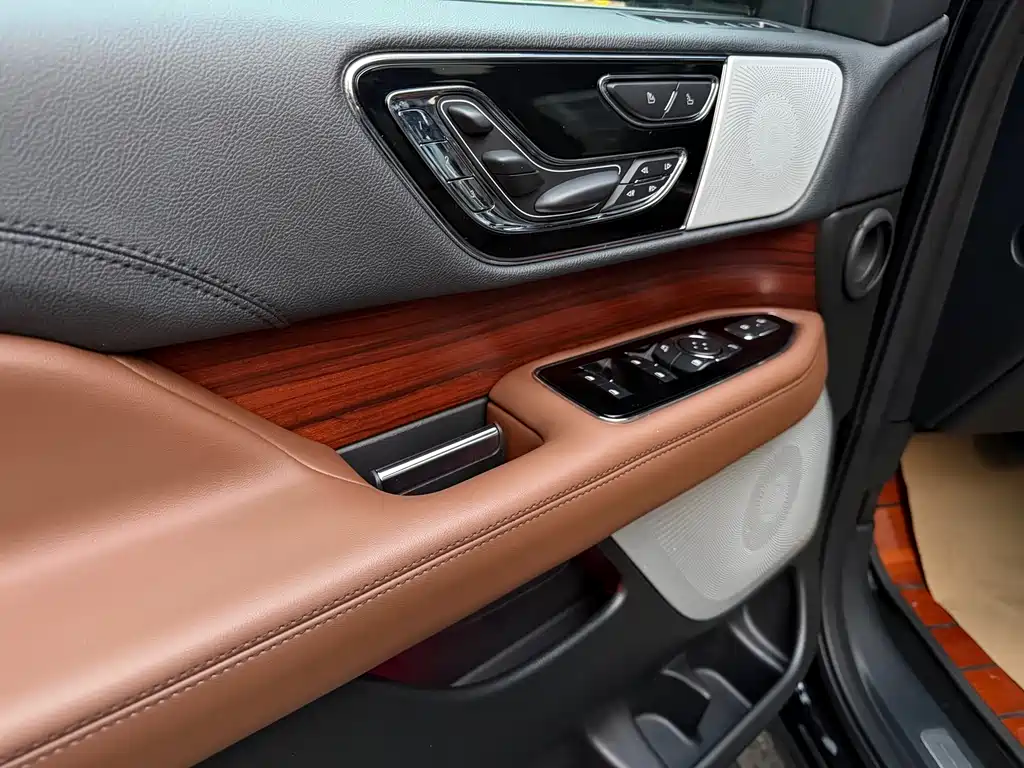 Navigator 3.5 T LWB President
