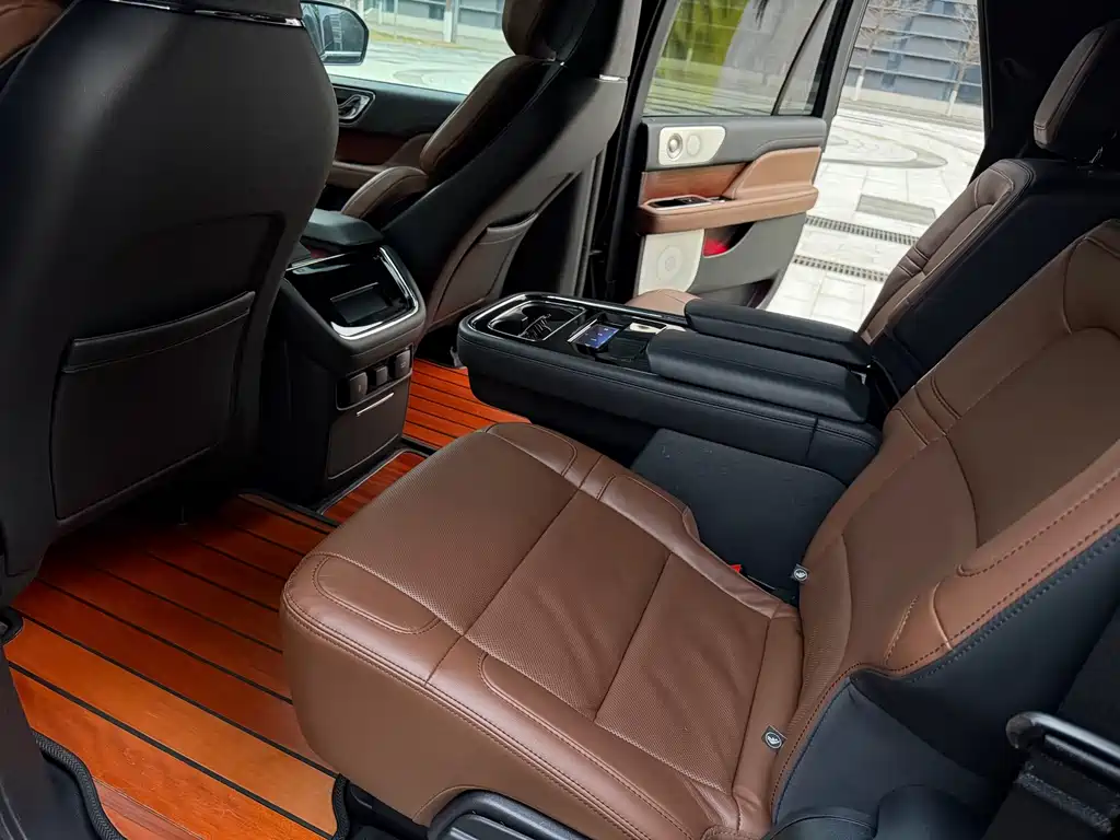 Navigator 3.5 T LWB President