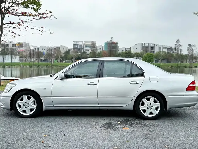 Lexus LS 430