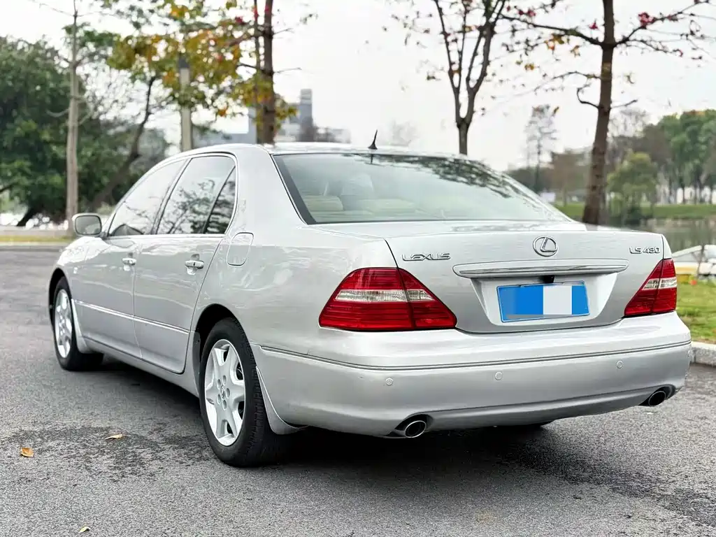 Lexus LS 430