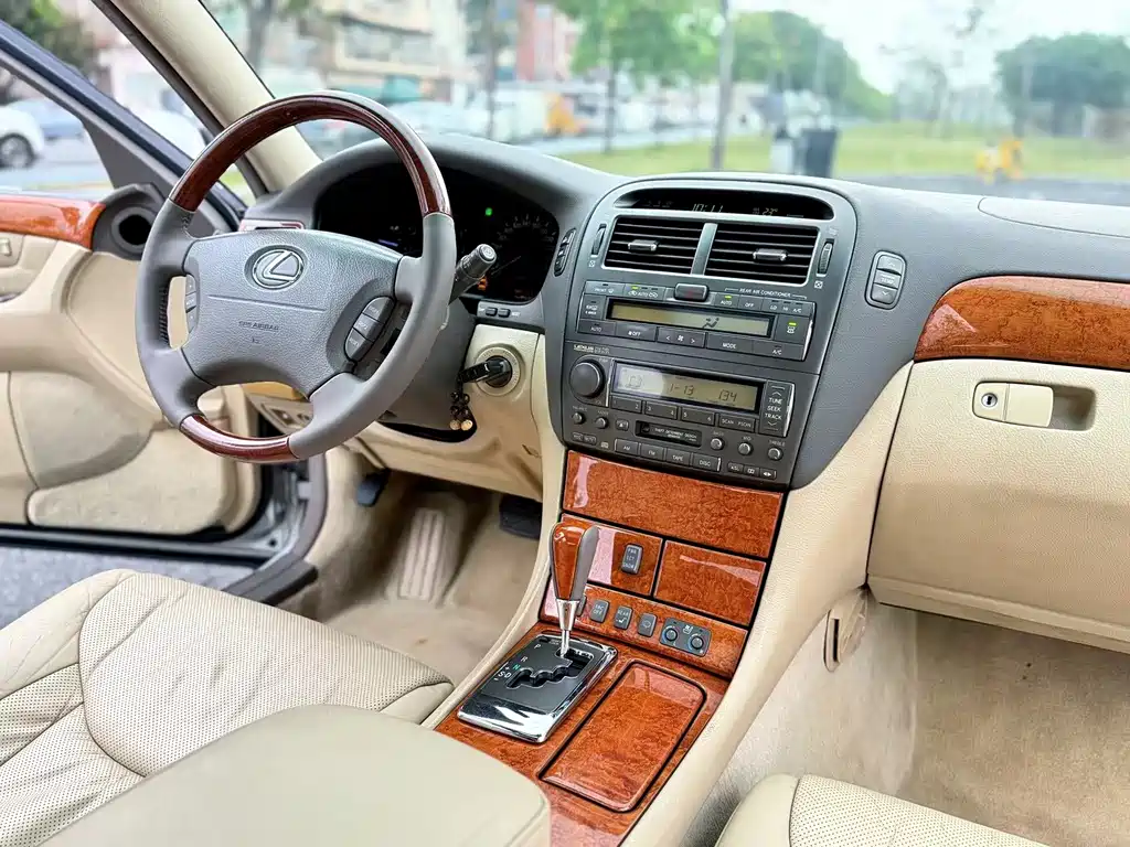 Lexus LS 430