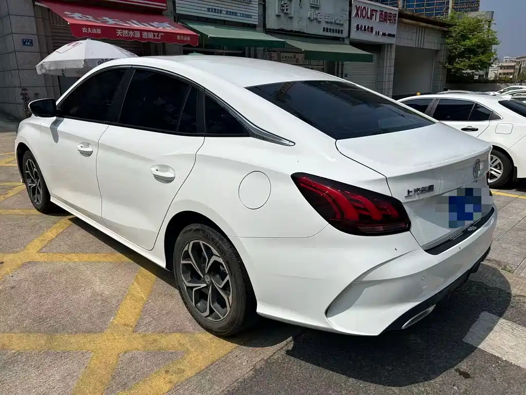 MG5 180 DVVT CVT Luxury