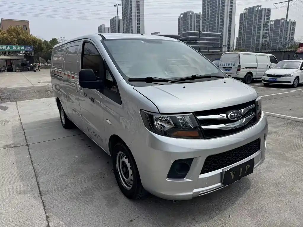 Refine M3 瑞风M3 2021款 PLUS 1.8 L 2座穿梭版