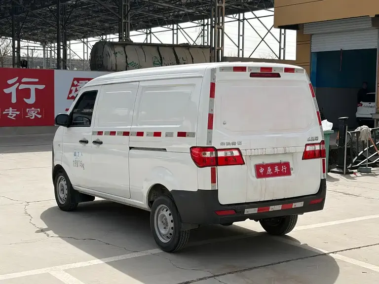 Jinbei Xiaohaishi X30 小海狮X30 2024款 1.5 L 财富型厢货 2/5座 前置空调