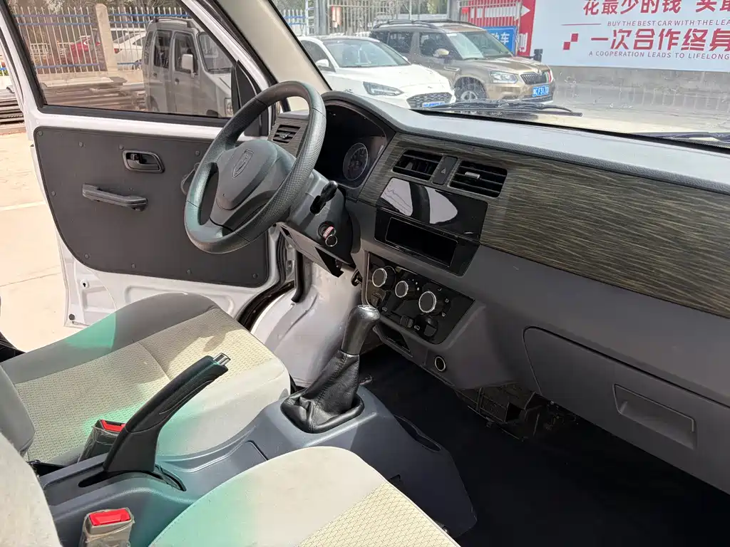 Xiaohaishi X30 小海狮X30 2024款 1.5 L 财富型厢货 2/5座 前置空调