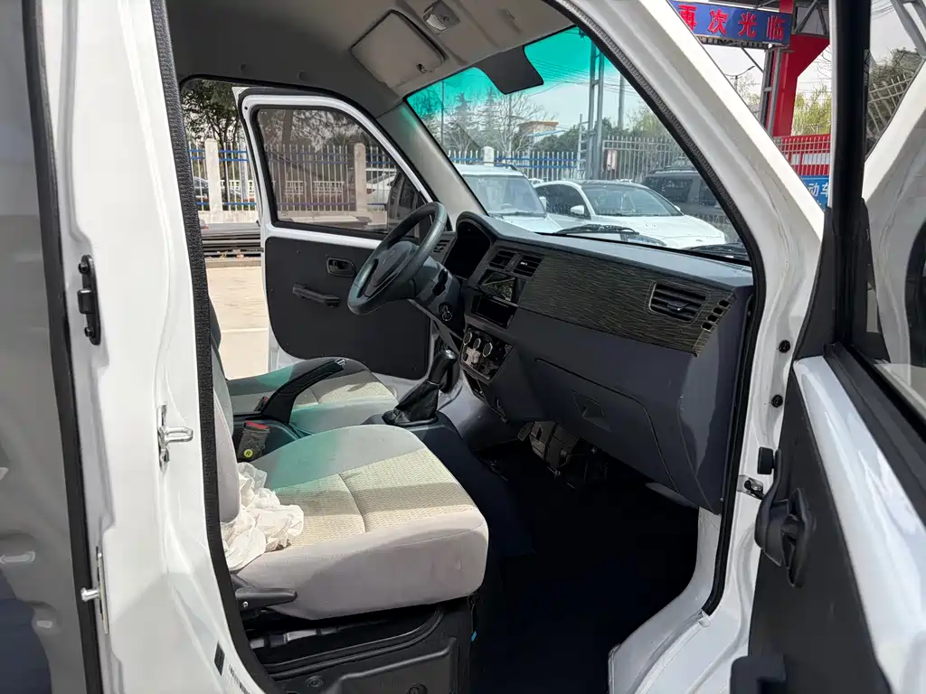 Xiaohaishi X30 小海狮X30 2024款 1.5 L 财富型厢货 2/5座 前置空调