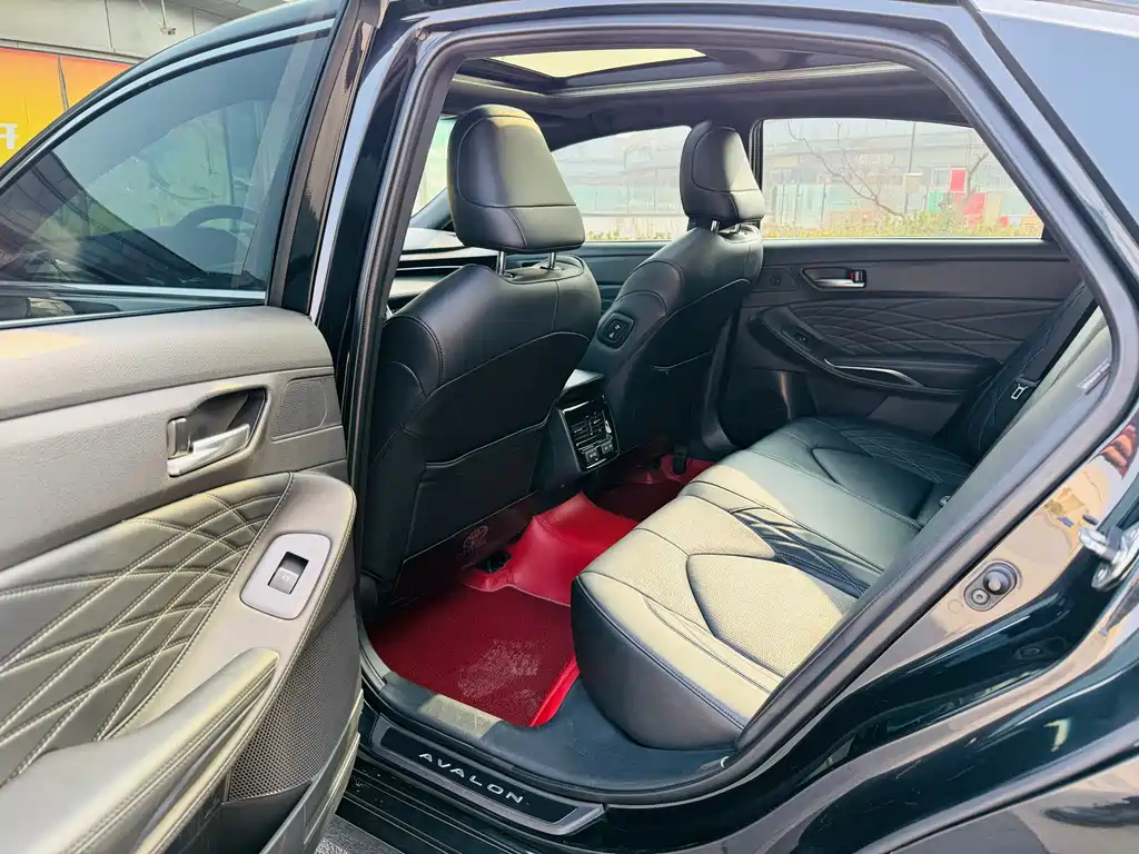 Avalon 2.5 L Touring Distinguished