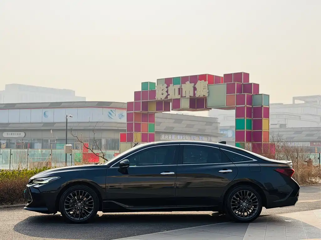Avalon 2.5 L Touring Distinguished