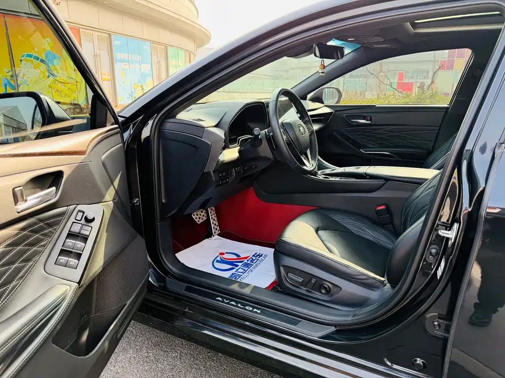 Avalon 2.5 L Touring Distinguished
