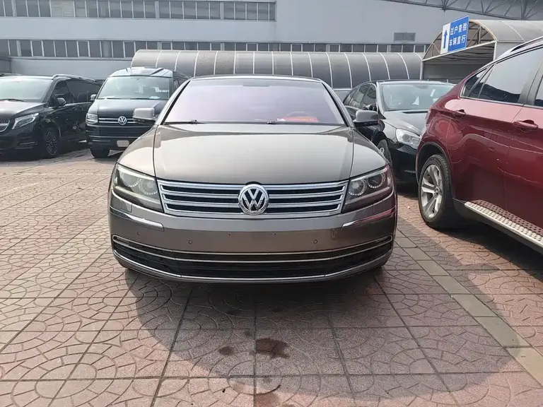 Volkswagen Phaeton 4.2 L V8 4-seat Extended Individual