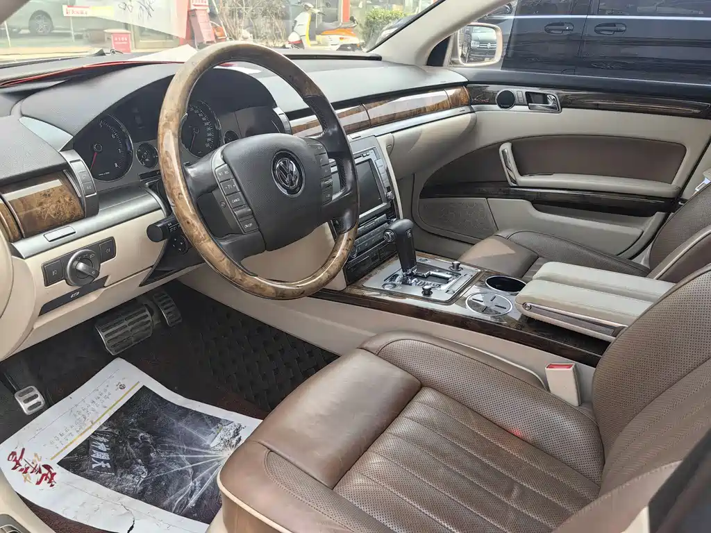 Phaeton 4.2 L V8 4-seat Extended Individual