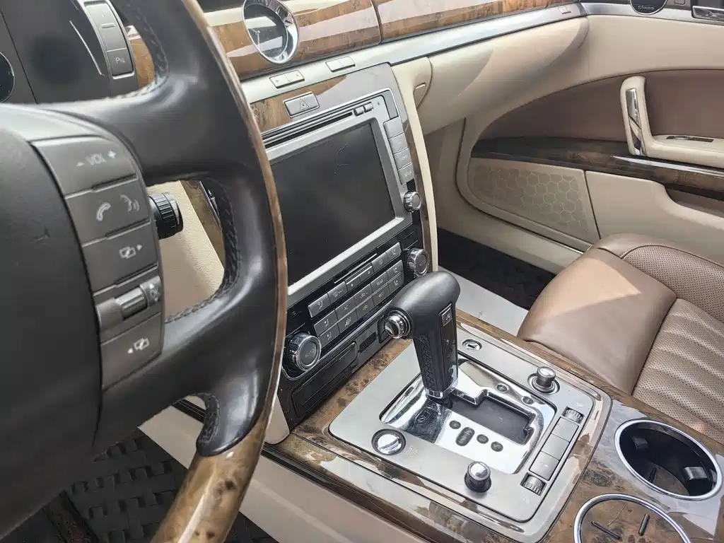 Phaeton 4.2 L V8 4-seat Extended Individual