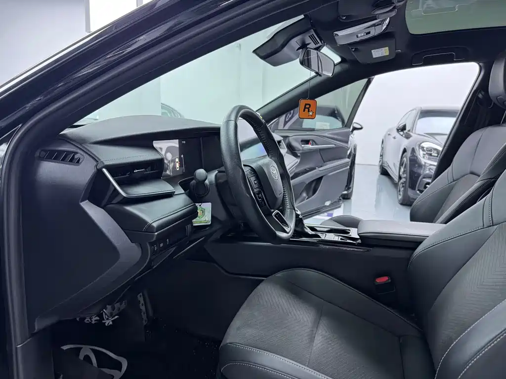 Camry Dual Engine 2.0 HS Sport
