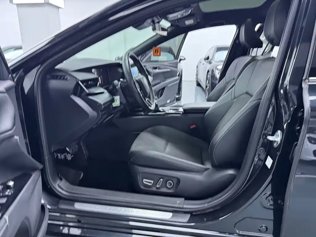 Camry Dual Engine 2.0 HS Sport