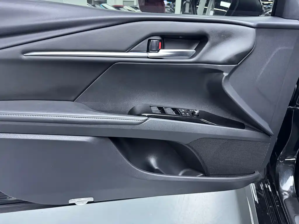 Camry Dual Engine 2.0 HS Sport