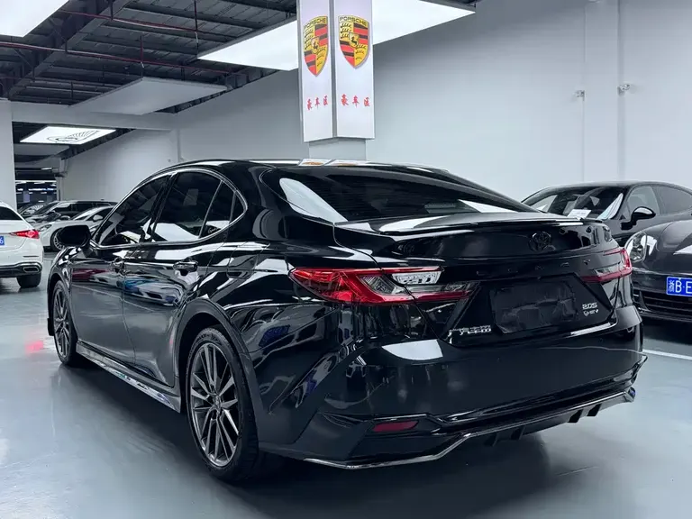 Toyota Camry Dual Engine 2.0 HS Sport