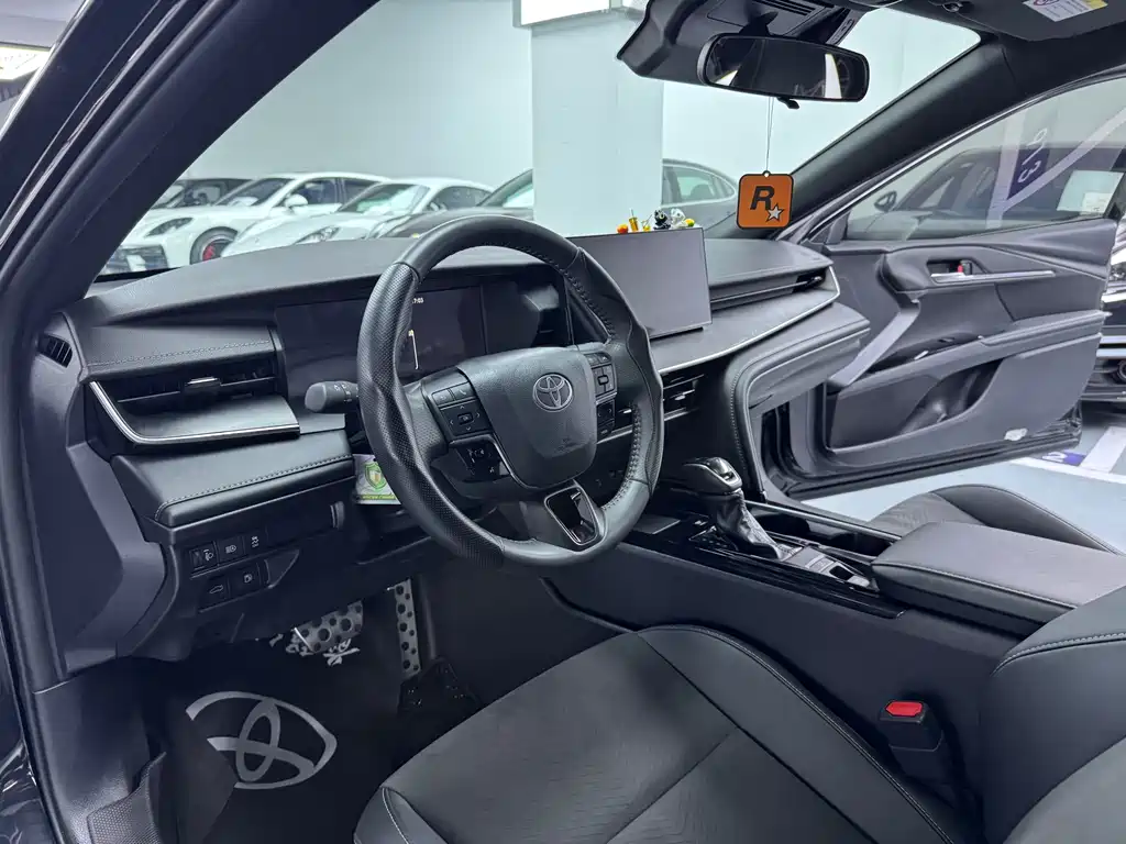 Camry Dual Engine 2.0 HS Sport