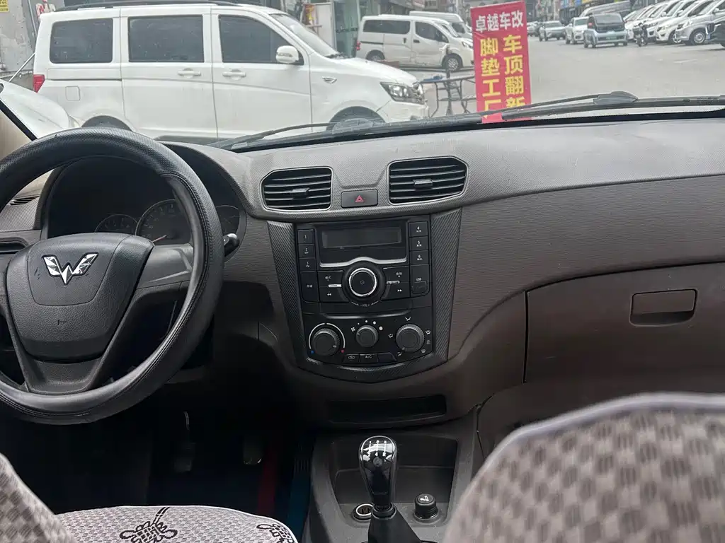 Wuling Hongguang 1.5 L Basic
