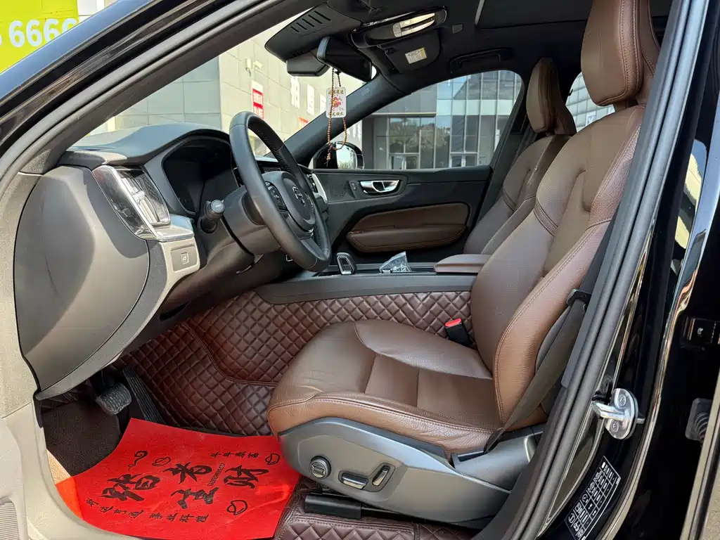 Volvo XC60 B5 4 WD Smart Ease Luxury