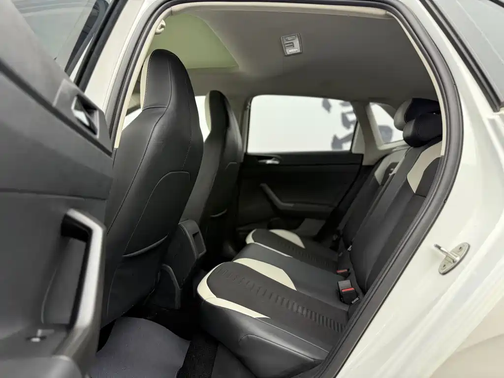 Polo Plus 1.5 L Auto Colorful Tech