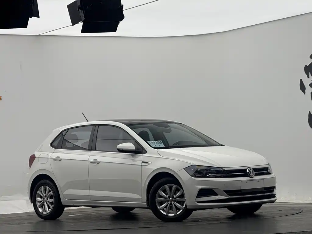 Polo Plus 1.5 L Auto Colorful Tech