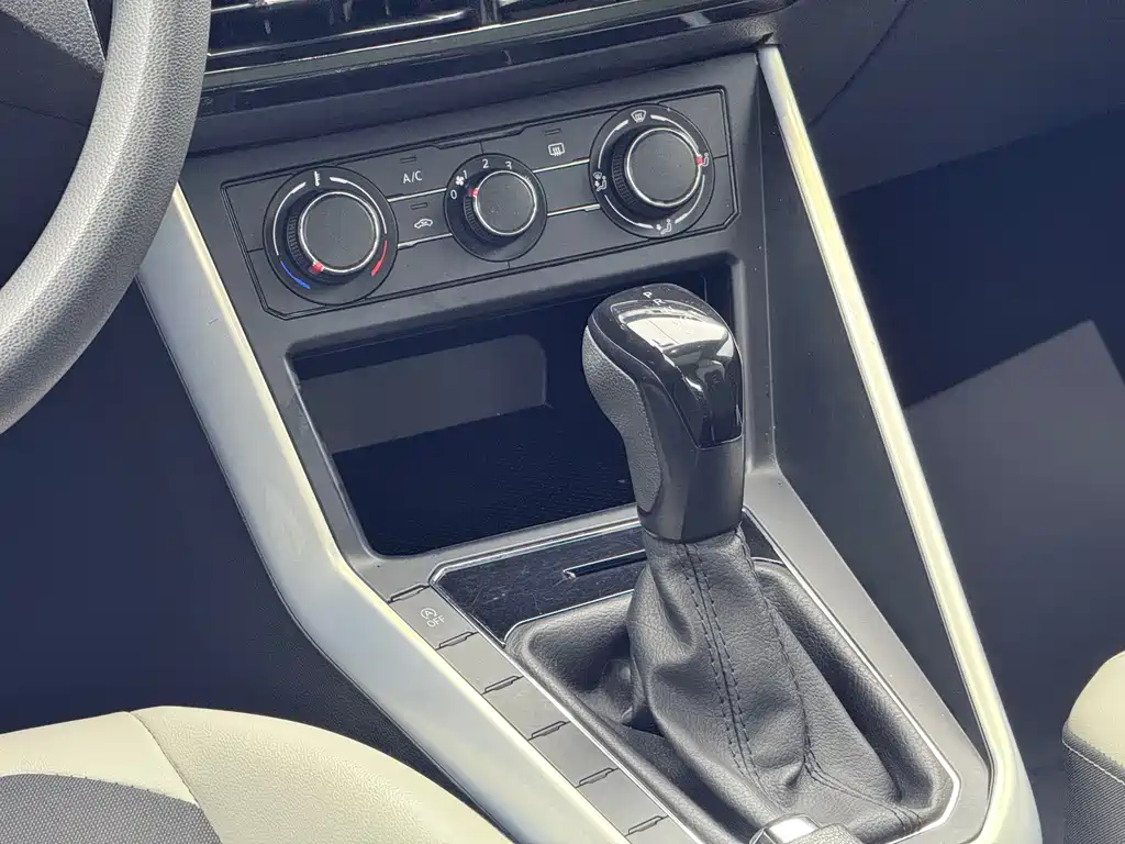 Polo Plus 1.5 L Auto Colorful Tech