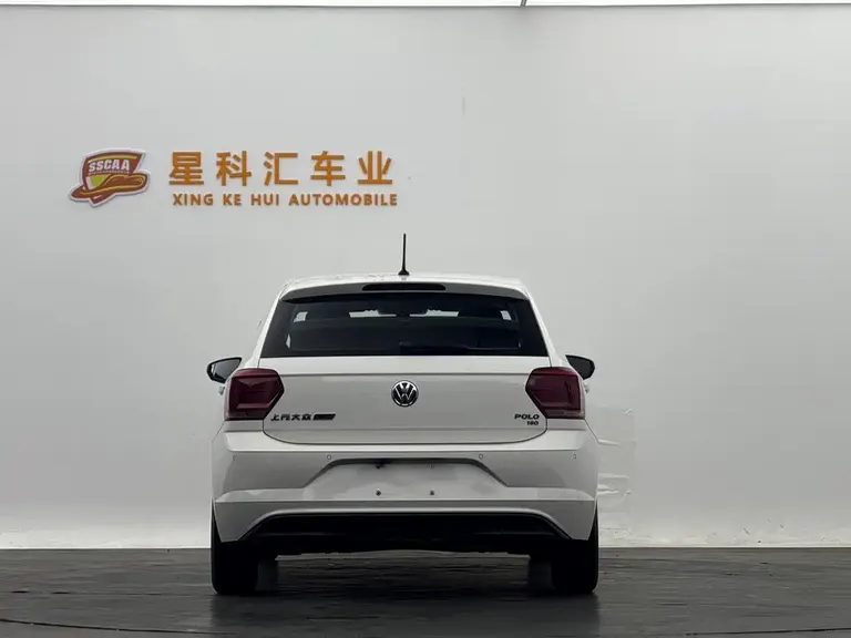 Volkswagen Polo Plus 1.5 L Auto Colorful Tech