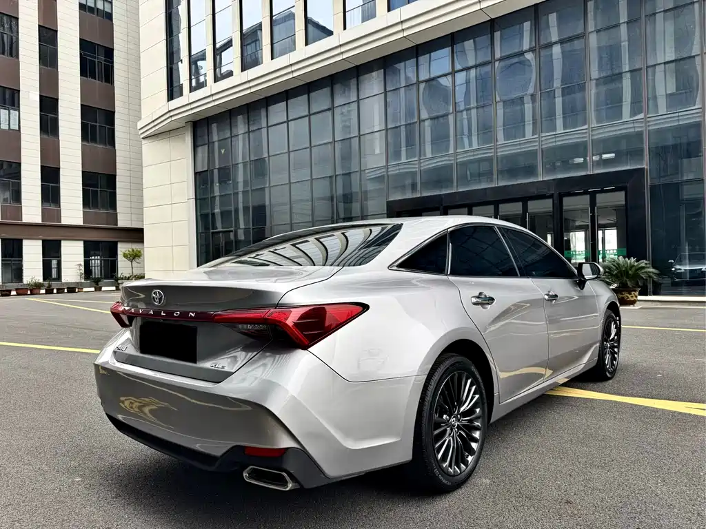 Avalon 2.0 L XLE Premium CN-VI