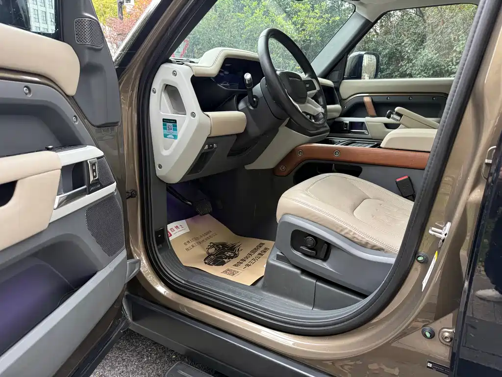 Land Rover Defender 110 P400 HSE