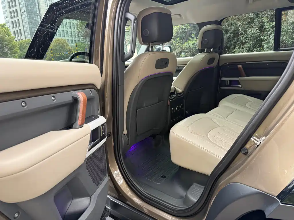 Land Rover Defender 110 P400 HSE