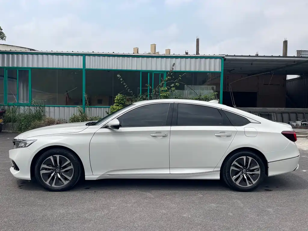 Accord Sharp· Hybrid 2.0 L Sharp Leading