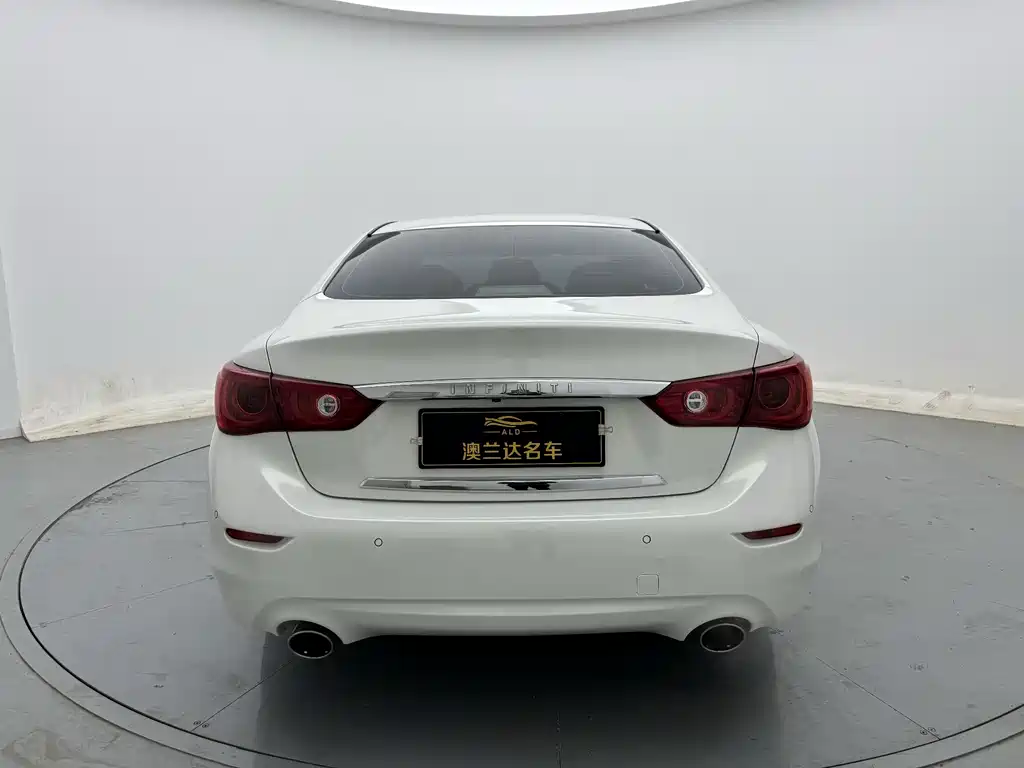 Infiniti Q50 3.7 L Comfort