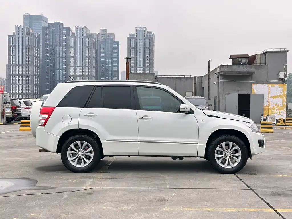 Grand Vitara 2.4 L AT Luxury Navigation 5-door