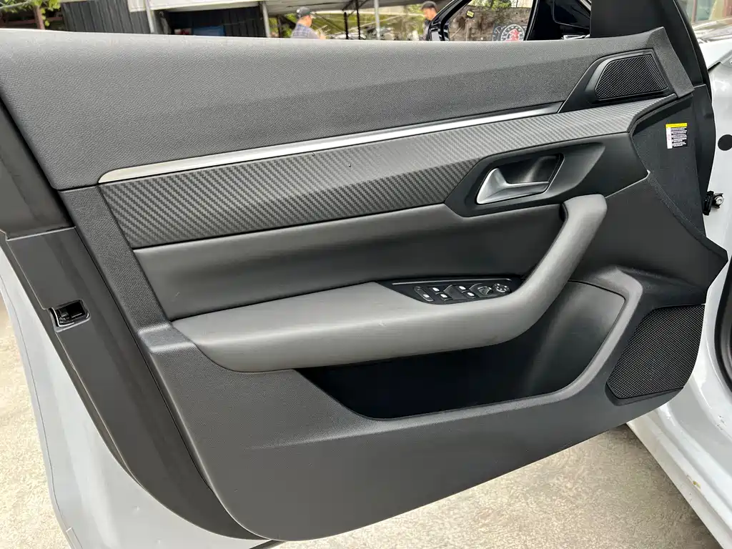 Peugeot 508 508 L 400 THP Control Flagship